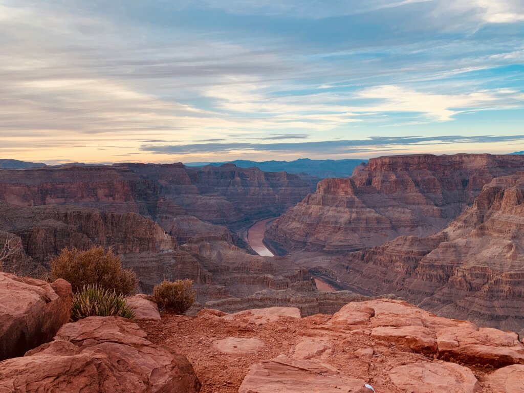 Experience the Grand Canyon in 2025 without the crowds! Get the best hikes, sunset spots, and secret viewpoints at the South Rim.