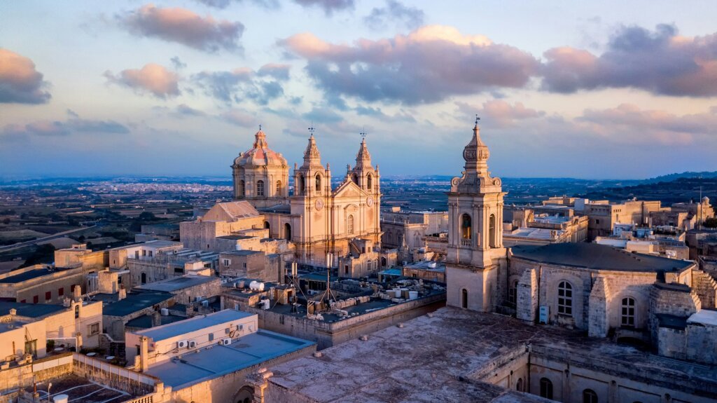 Malta's rich history, stunning coastlines, and vibrant culture are often seen as a dream destination. But can you enjoy this Mediterranean gem without spending a fortune? Absolutely! With some planning, you can explore Malta affordably without missing out on its top attractions and experiences. From budget-friendly accommodations to free activities and cheap eats, this guide will show you how to make the most of your Maltese adventure while keeping costs low.