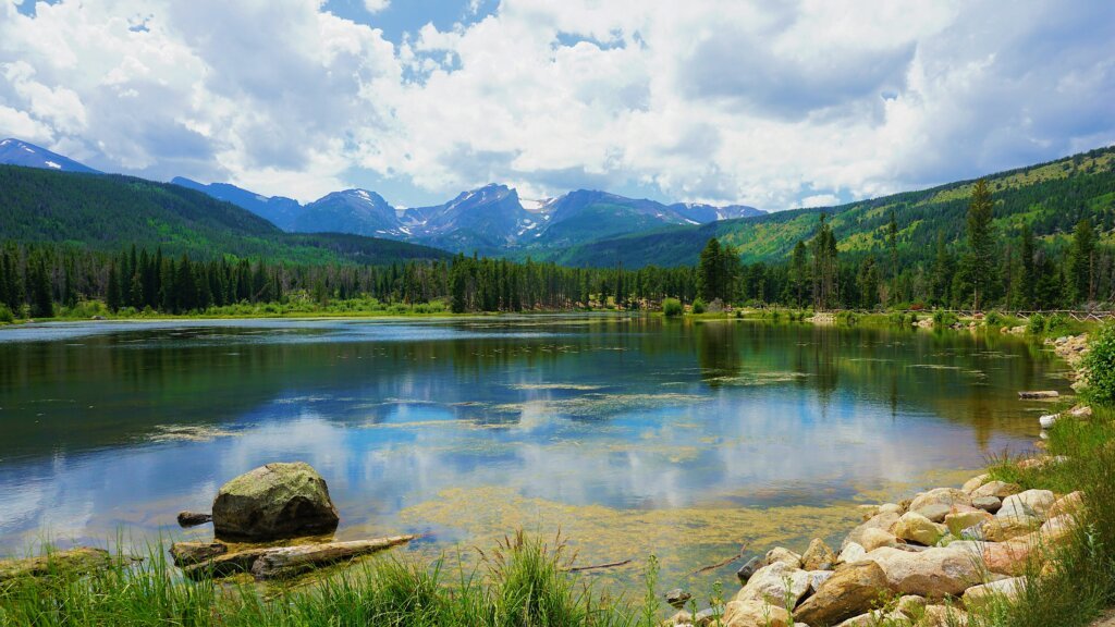 Plan your 2025 Rocky Mountain National Park trip with this ultimate first-timer’s guide! Get the latest on permits, top hikes, wildlife spotting, lodging, and expert travel tips.