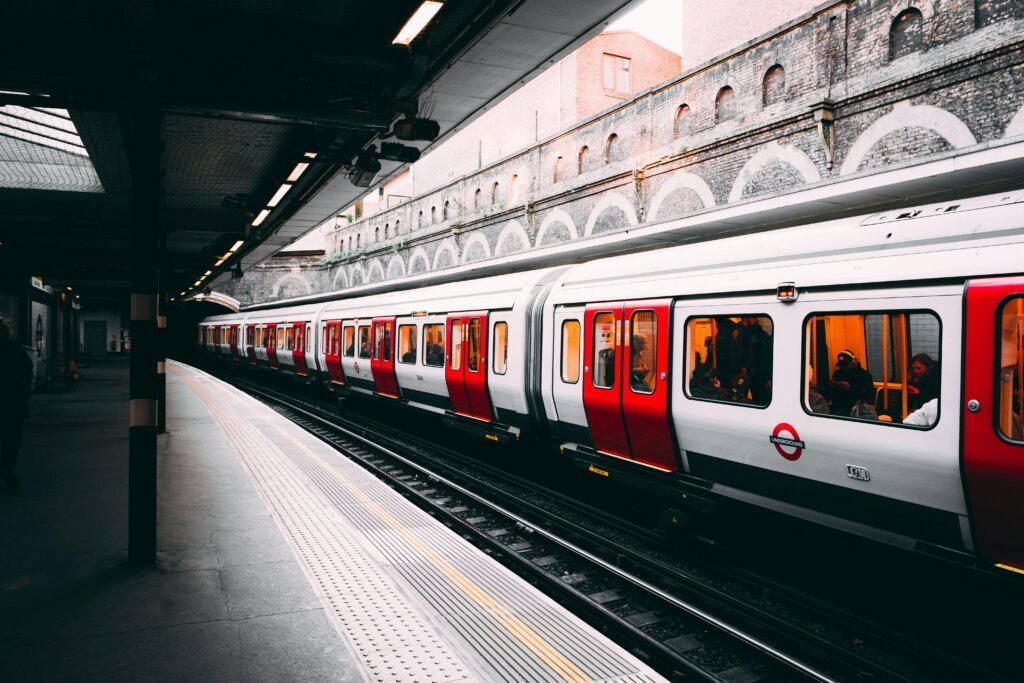 Embark on the world’s most luxurious train journeys with these top 10 opulent rail adventures for 2025! From scenic routes to gourmet dining, discover the best of luxury train travel. Start planning your dream journey today!