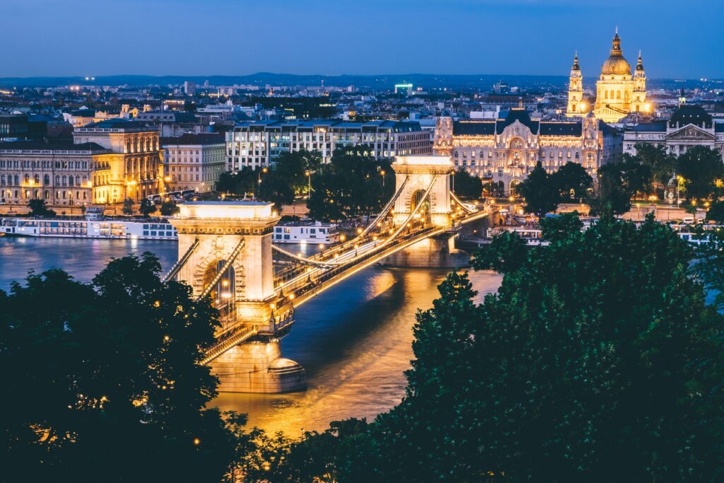 Discover the best of Budapest in 2025! From thermal baths to ruin bars, this guide covers 10 unforgettable things to do in Hungary’s vibrant capital city.